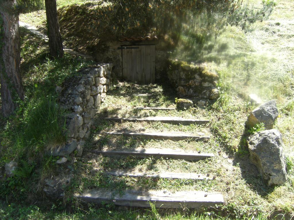 Les Roches Le Crestet Bagian luar foto